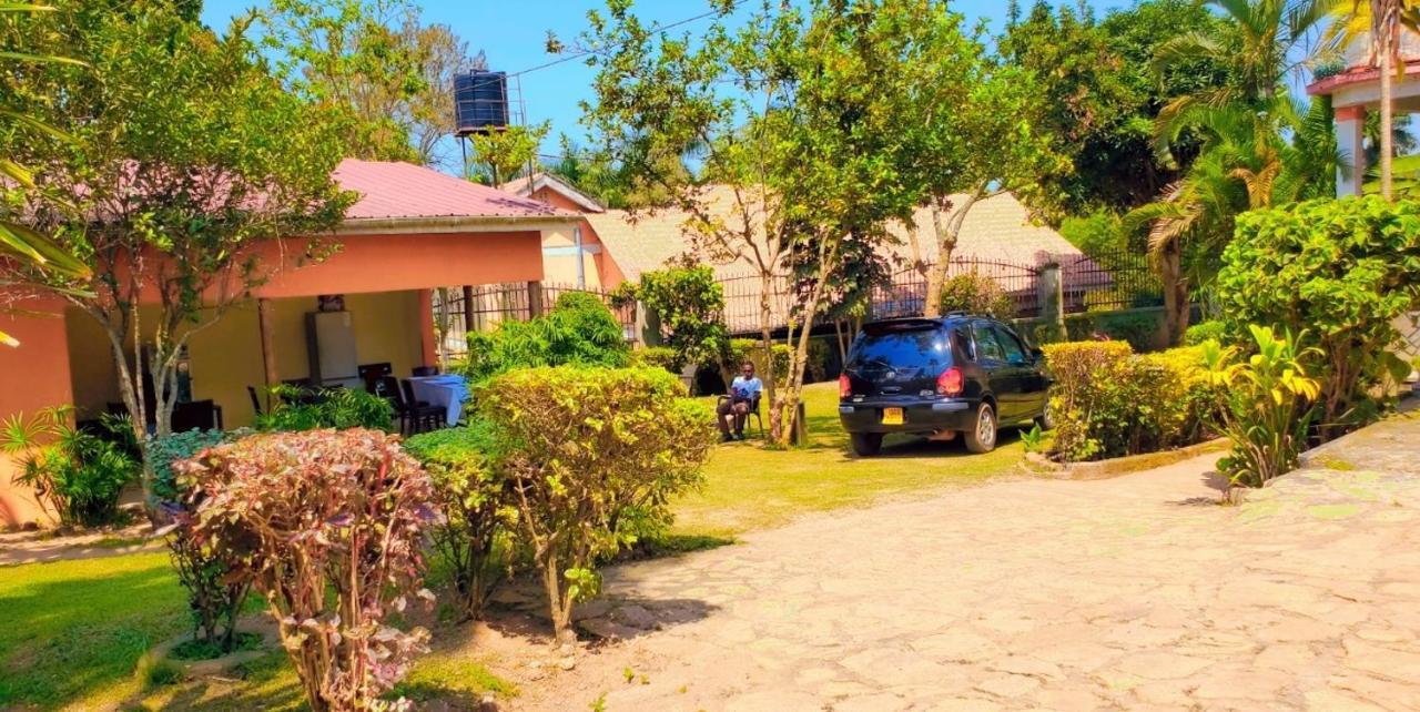 La Feve Beach Bed And Breakfast Entebbe Εντέμπε Εξωτερικό φωτογραφία