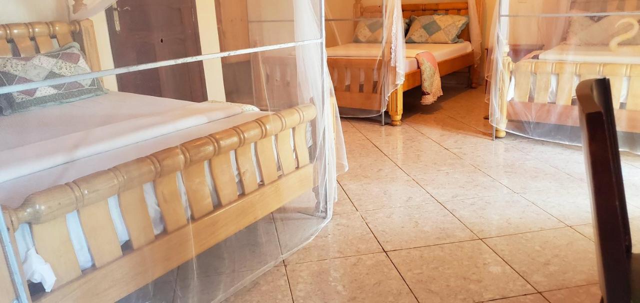 La Feve Beach Bed And Breakfast Entebbe Εντέμπε Εξωτερικό φωτογραφία