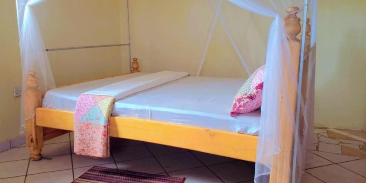 La Feve Beach Bed And Breakfast Entebbe Εντέμπε Εξωτερικό φωτογραφία