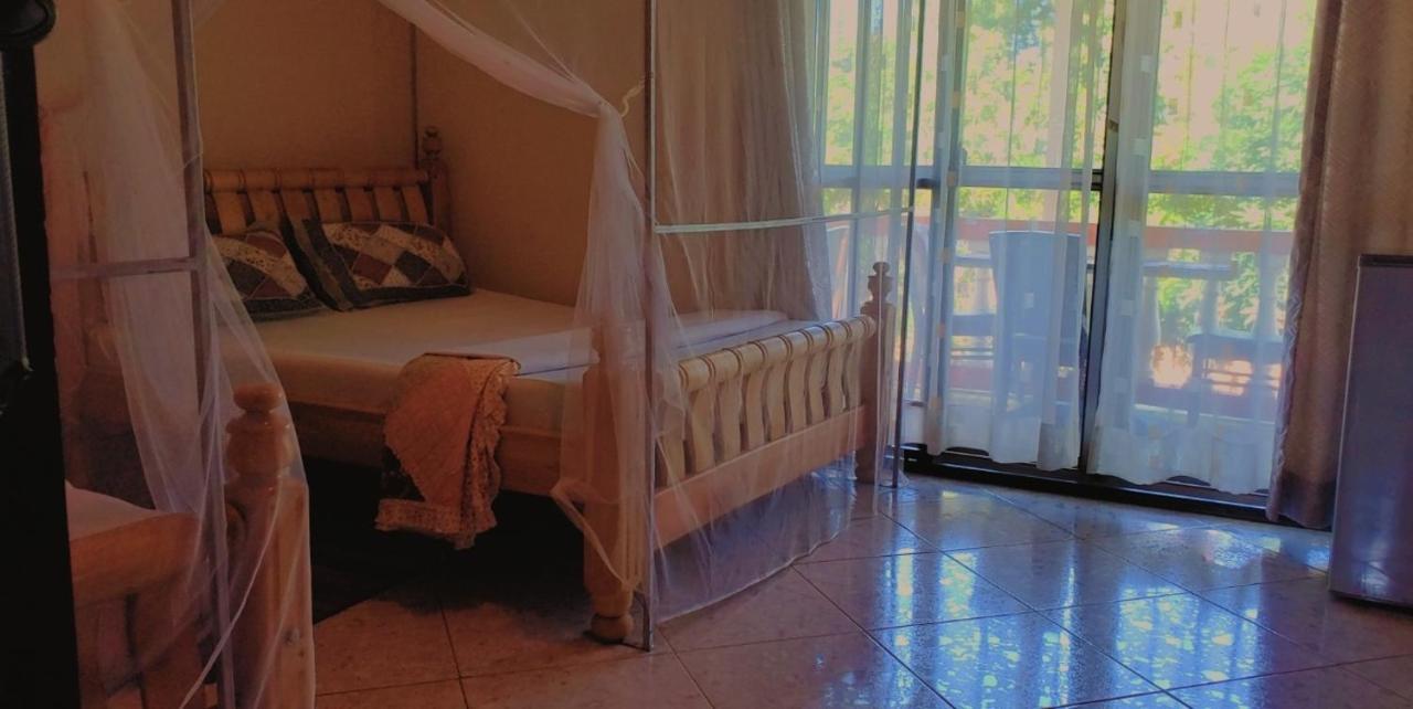 La Feve Beach Bed And Breakfast Entebbe Εντέμπε Εξωτερικό φωτογραφία