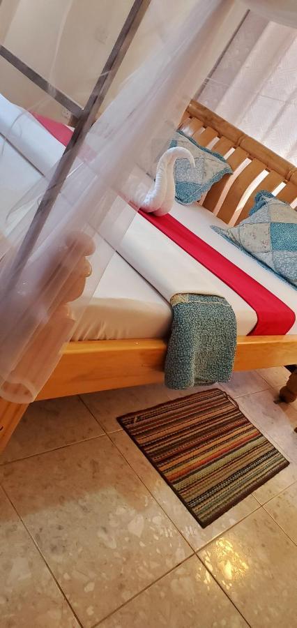 La Feve Beach Bed And Breakfast Entebbe Εντέμπε Εξωτερικό φωτογραφία