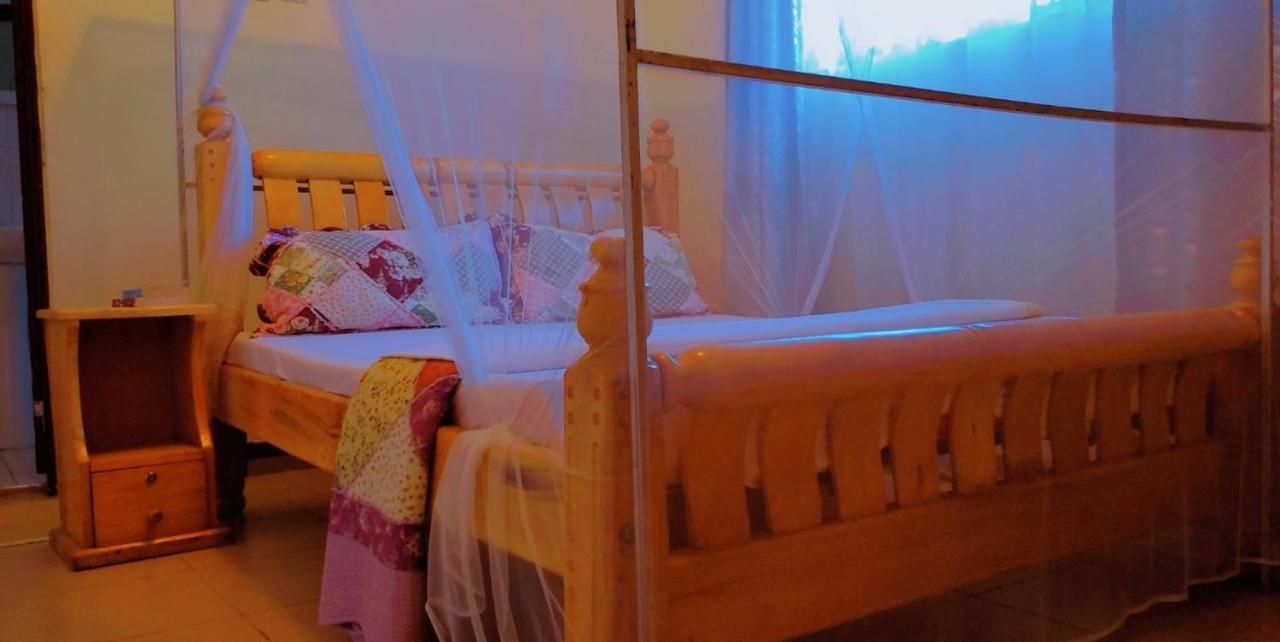 La Feve Beach Bed And Breakfast Entebbe Εντέμπε Εξωτερικό φωτογραφία
