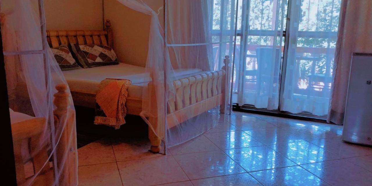 La Feve Beach Bed And Breakfast Entebbe Εντέμπε Εξωτερικό φωτογραφία