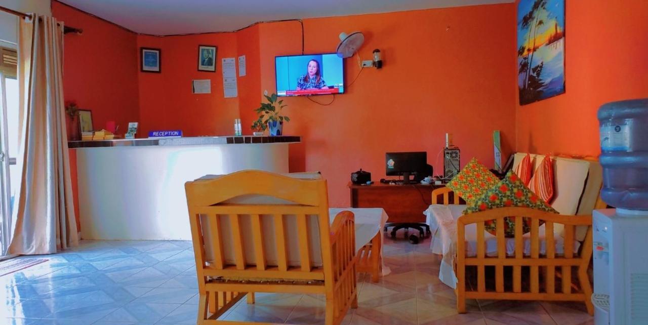 La Feve Beach Bed And Breakfast Entebbe Εντέμπε Εξωτερικό φωτογραφία