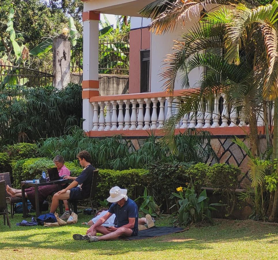 La Feve Beach Bed And Breakfast Entebbe Εντέμπε Εξωτερικό φωτογραφία
